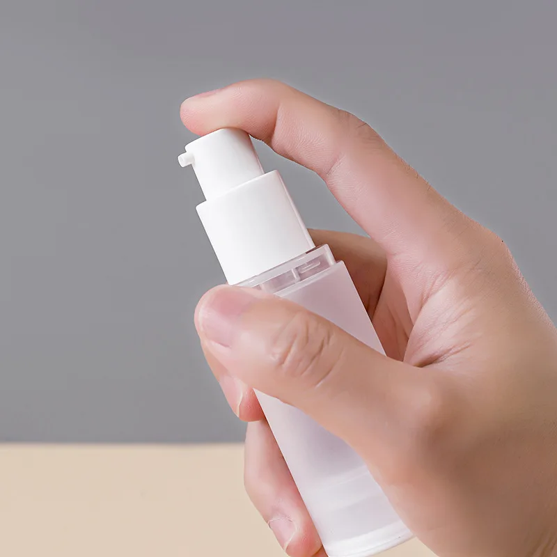 

Portable Vacuum Cosmetic Bottles Refillable Frosted Pump Fine Mist Spray Bottle Lotion Dispenser Cream Container Travel