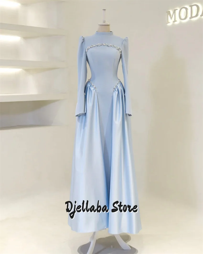 Op maat gemaakte marineblauwe chiffon van hoge kwaliteit met ruches, rechte diamanten, parels, lange galajurken, op maat gemaakte gelegenheidsjurken