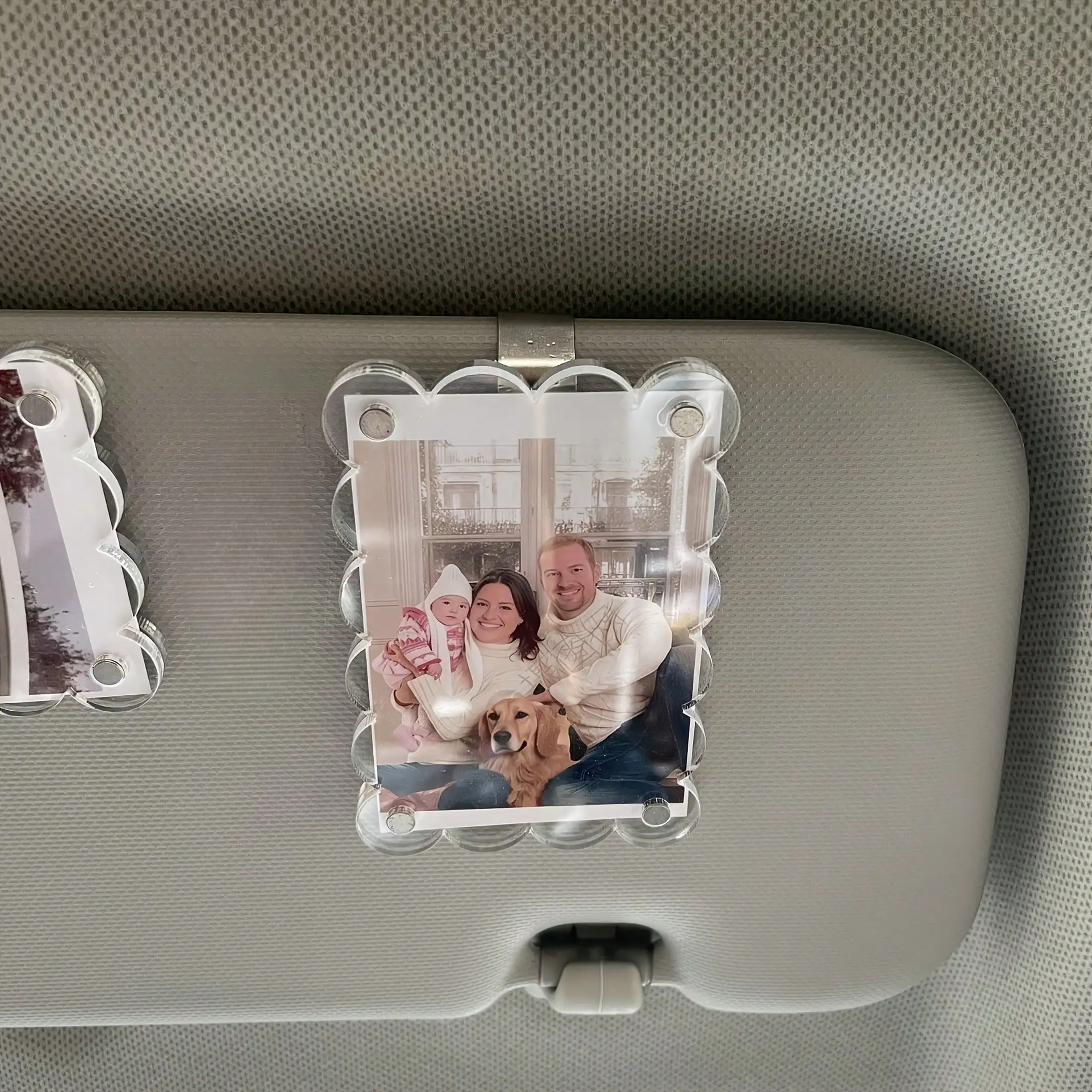 Acrylic Car Sun Visor Photo Frame with Magnetic Clip, Wavy Edge Personalized Picture Holder, Custom Memorial Gift for Mom Dad Friends