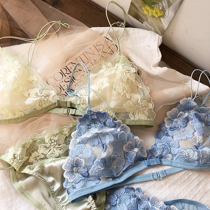 

Женское сексуальное нижнее белье с треугольными чашками, французский ультратонкий кружевной бюстгальтер с цветочной вышивкой, комплект с бюстгальтером и трусиками для молодых девушек