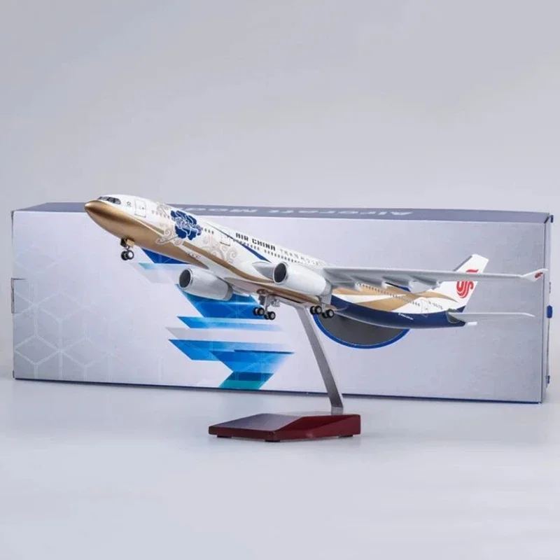 Imagem -02 - Air China Airlines Airway w Landing Gear Rodas Luzes Resina Avião Brinquedo Colecionável 47cm Escala 1:135 Modelo Airbus A330