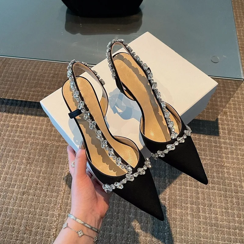 Zapatos de tacón alto de lujo para mujer, zapatos de boda con punta estrecha para fiesta, sandalias con talón descubierto con diamantes de imitación para verano, color blanco y negro
