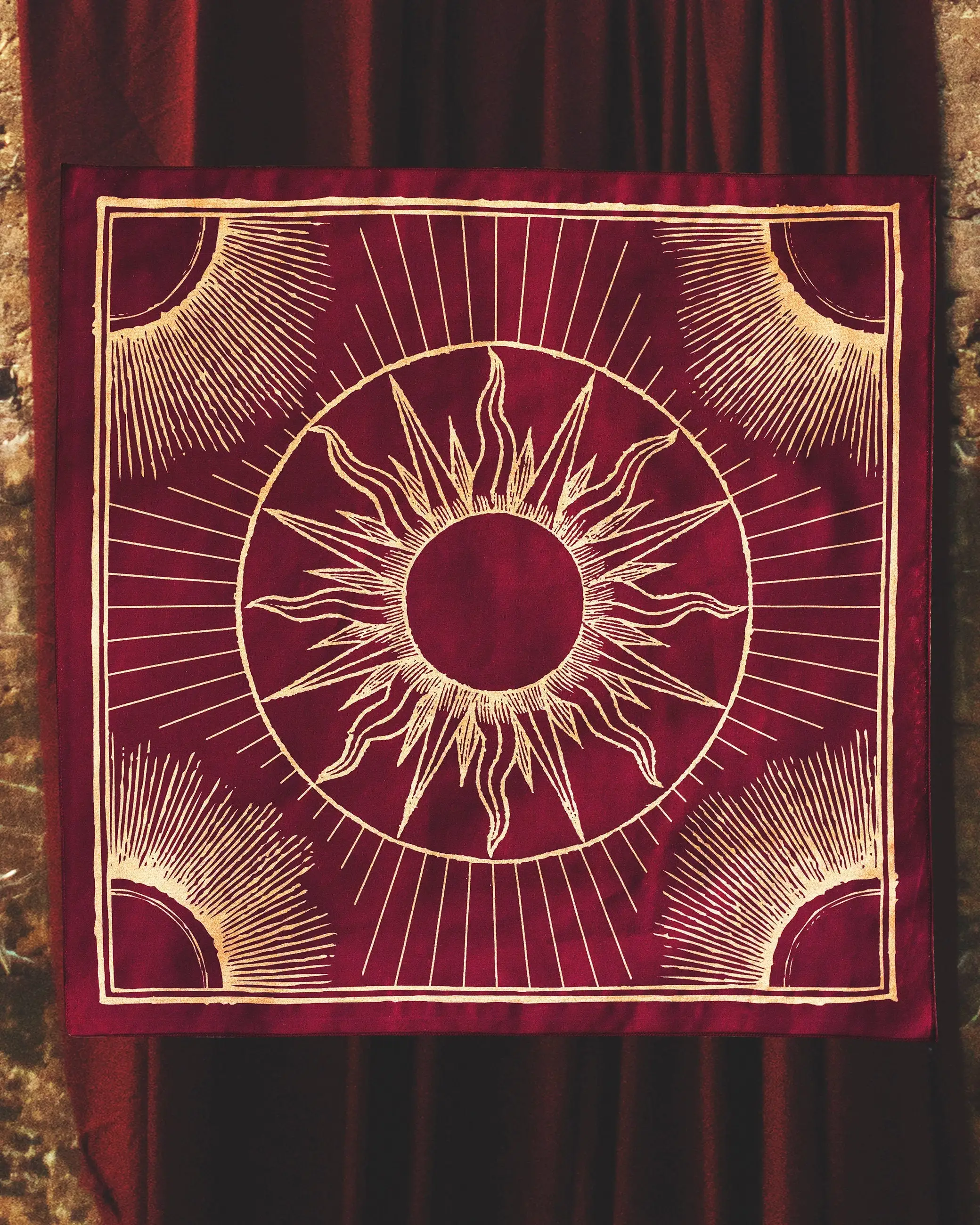 VIKAMA Wine Red Sun Pattern Tarot Tablecloth Retro Witch Altar Cloth Mysterious Ceremony Tablecloth Tarot Card Tablecloth