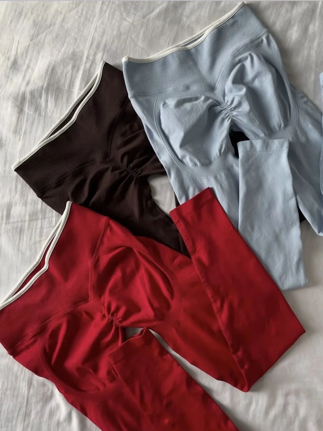 المرأة الرياضية اليوغا السراويل اللياقة البدنية ركوب الدراجات السراويل الرياضية المرنة إشعال نحت Scrunch قصيرة اليوغا الصدرية مجموعة طماق