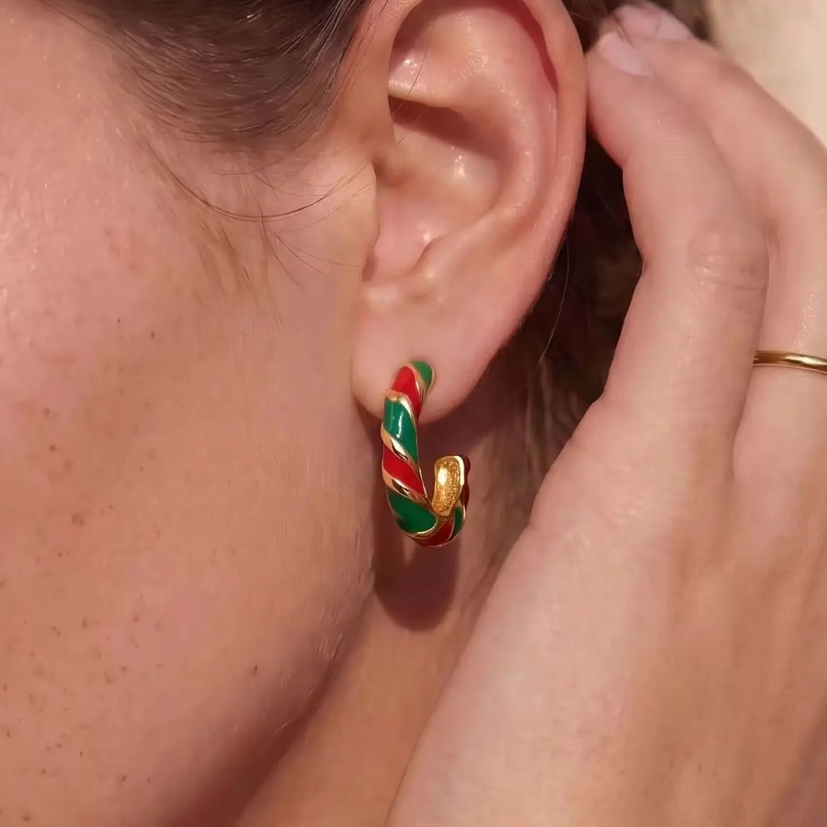 Christmas Enamel Red Green Hoop Earrings for Women Romantic Rhinestone Candy Cane Twisted Earrings Xmas Party Jewelry Gift