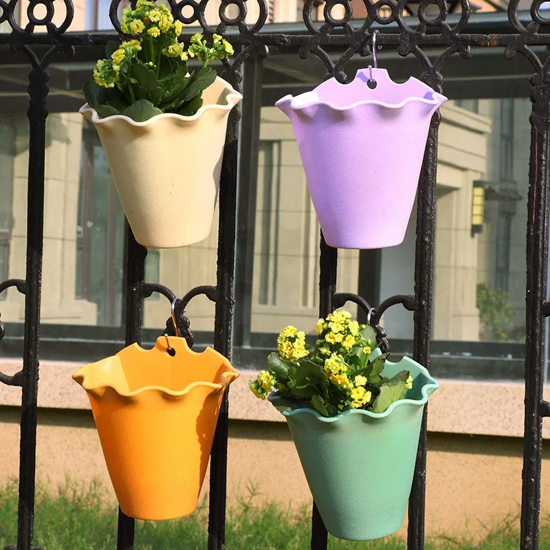 Wall Hanging Planter Plastic Convenience Wall Mount Flowerpot Plants Container Basket Pot For Indoor Outdoor