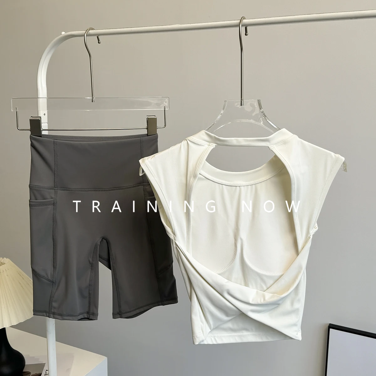 

Huge-looking sports suit for women Pilates training fitness running summer thin beautiful back vest casual yoga wear