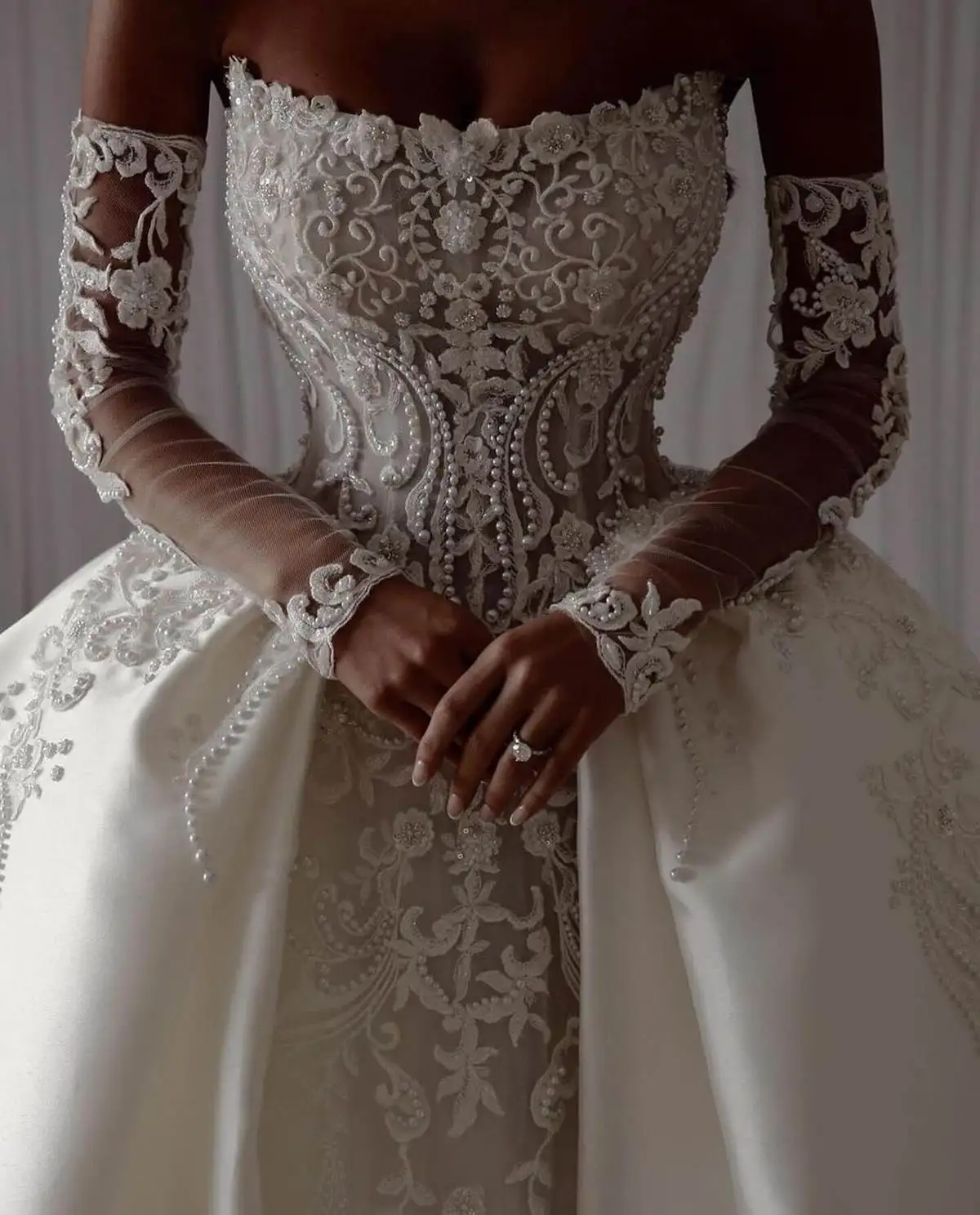 Wunderschöne Brautkleider mit Applikationen, trägerloses Perlen-Hochzeitskleid, abnehmbarer Zug, individuell gestaltete Perlen-Spitze-Illusion, Vestido de Novia