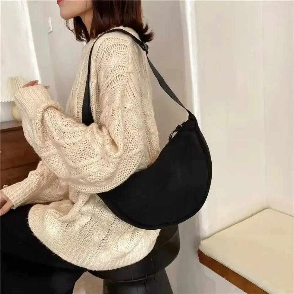 

Large Capacity Nylon Hobos Bag Solid Color Vintage Style Messenger Bag Cotton Filled Simple Design Half Moon Bag Daily Use