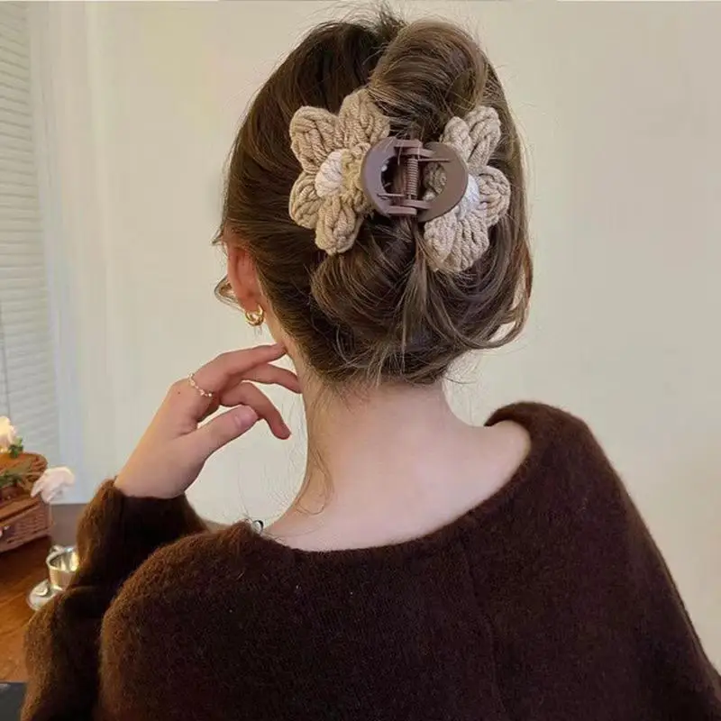 2Pcs Elegant Retro Plush Weave Flowers Hair Clips Clamps Autumn and Winter Ponytail Claws Woman Hairpins Accessories