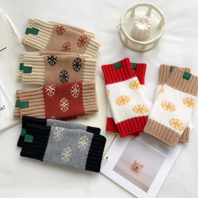 Вязаные перчатки из пряжи, теплые открытые перчатки с половиной пальца, женские зимние студенческие милые рождественские снежинки, новинка