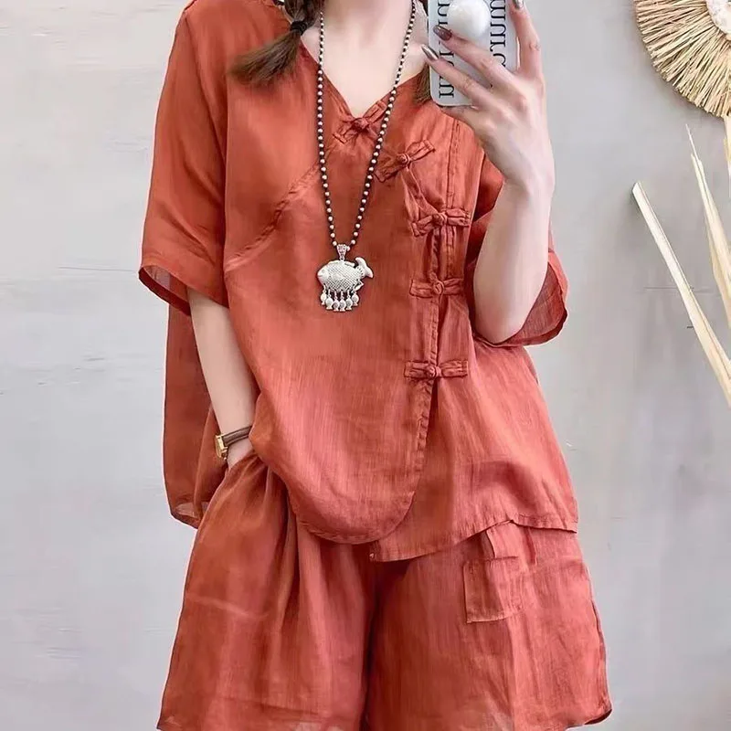 2026 Frühjahr/Sommer-Set: Neues künstlerisches Retro-Handmade-Set mit Pan-Knopf-Oberteil aus Baumwolle und Hanf + Shorts, zweiteiliges Set mit V-Ausschnitt und Kurzarm-Shirt