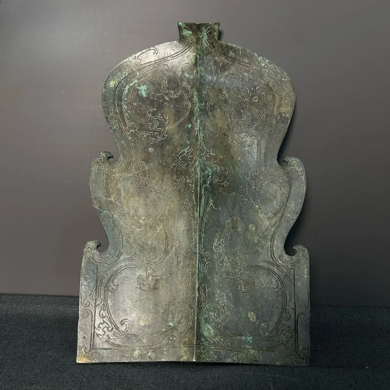 Bronze shield collectibles ornaments, ancient decorative weapons, pure copper handicrafts