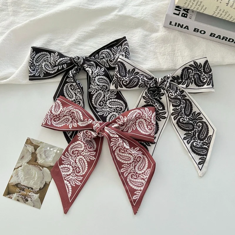 

Vintage Paisley Print Skinny Scarf for Women Satin Neckerchief Soft Multi-use Hair Scarf Bag Wrap Neck Scarf for Travel Office