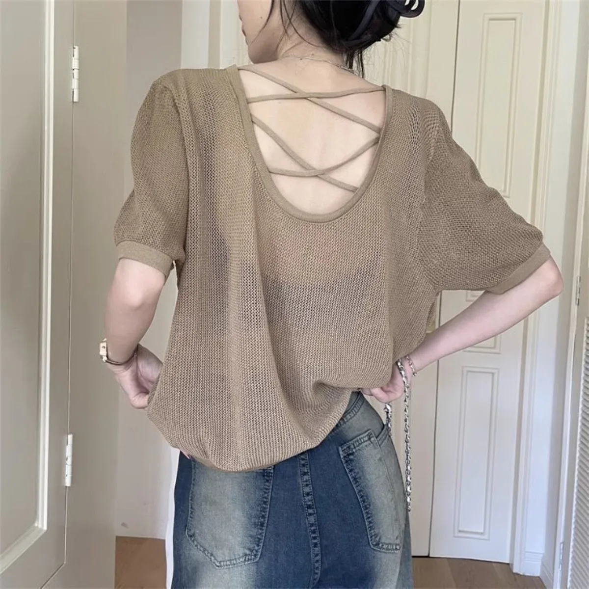 T-shirt in maglia di seta di ghiaccio sottile nera casual da donna estiva Joker Lady Fashion Back Cross scava fuori manica corta Solid Simple Tops