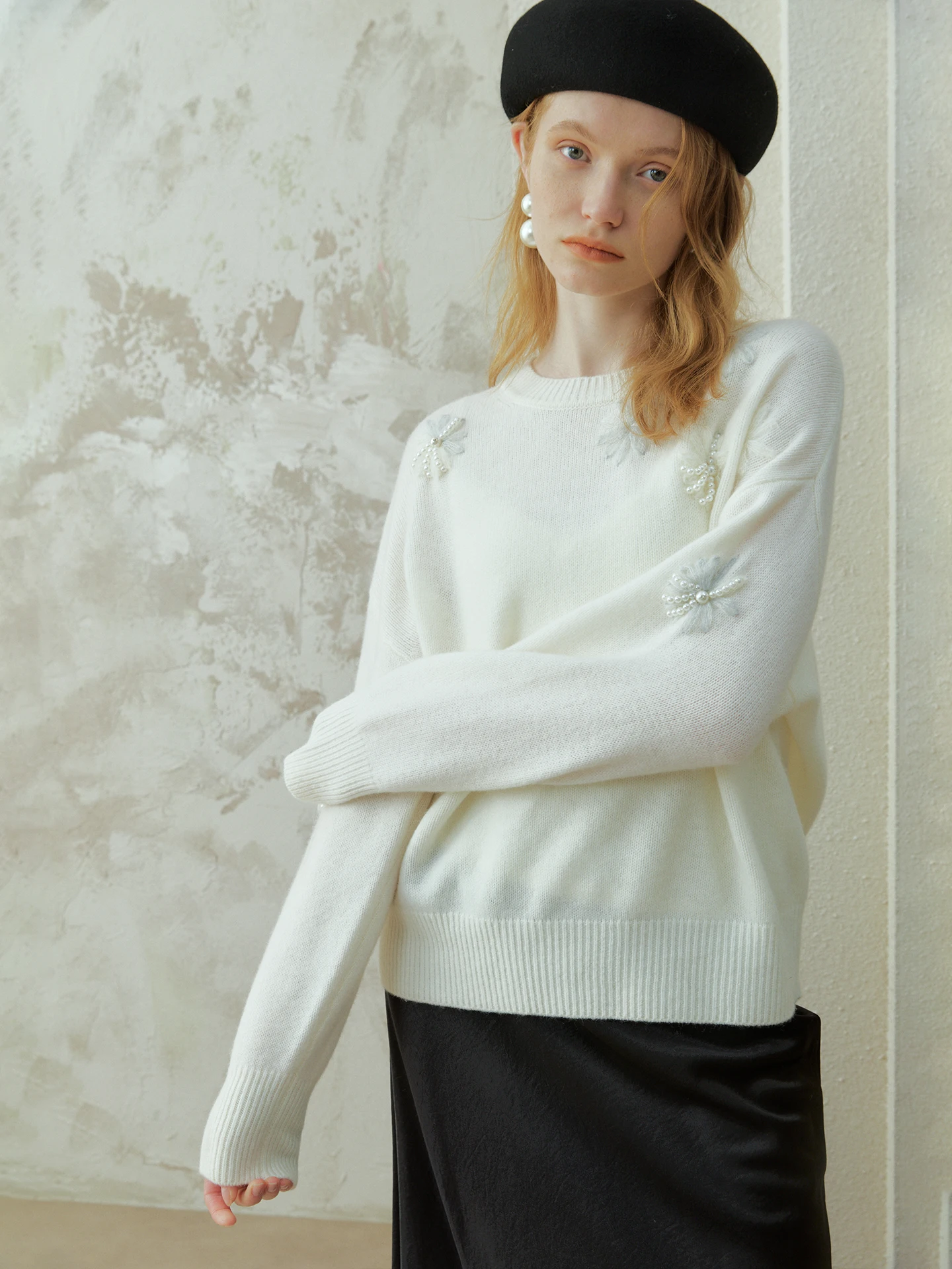 

Oz Flower Series 3-Color Wool Camere Handmade Beaded Embroidered round Ne Knitted Sweater Women's Sweater