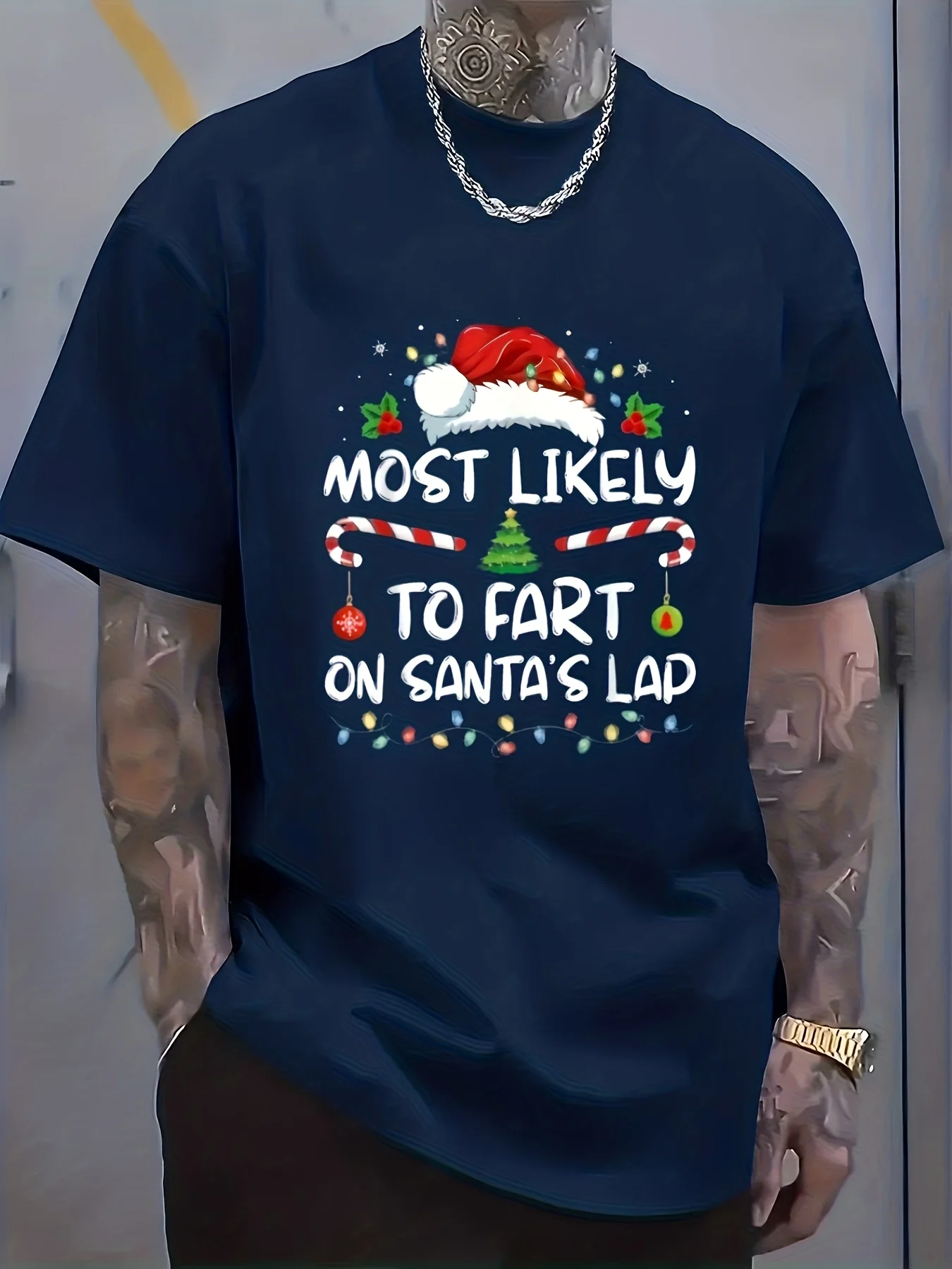 قطعة واحدة من تي شيرت عيد الميلاد المضحك للرجال - قبعة سانتا مع أضواء و"أكثر إمكانية ضرطة على مصيدة سانتا" تصميم مزلقة حمراء هوليد