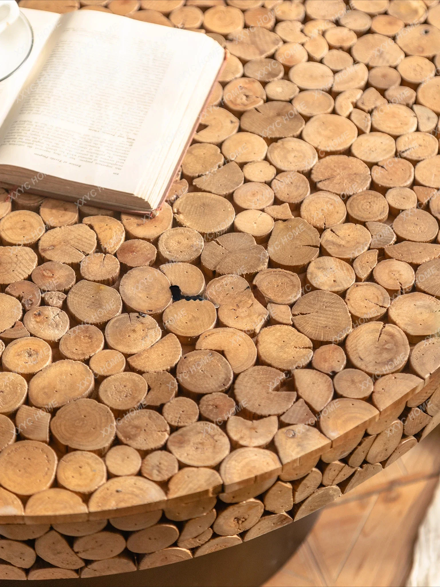 طاولة شاي بخياطة من الخشب الصلب على طراز Ruili B & B طاولة صغيرة فنية مستديرة متعثرة