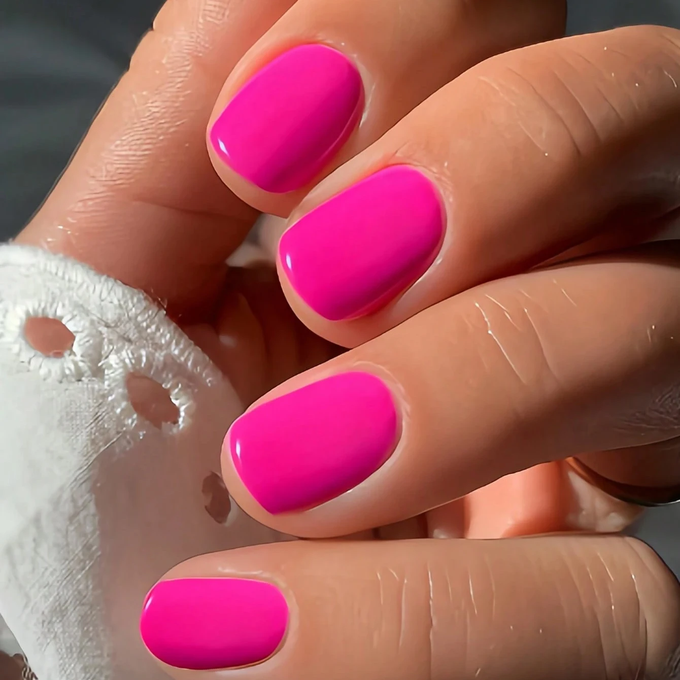 ARTAUG 24-teiliges mittelgroßes quadratisches weißes 3D-Stereo-Nagelset mit hoher Sättigung zum Aufdrücken, vollständige Abdeckung, künstliches Nagelset für stilvolle Frauen und Mädchen – Detail 1