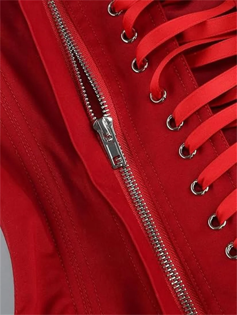 فساتين حفلات كوكوتيل بطبقات مخصصة مكشكشة بحافة فساتين حفلات مثيرة بدون حملات للوطن فساتين قصيرة مكشوفة الكتف من الساتان Bodycon