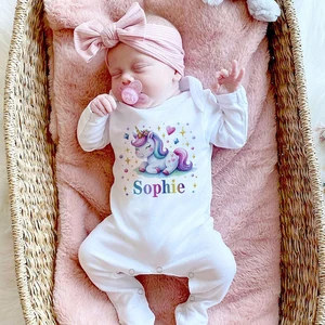 BodySuit Einhorn von Mädchen mit Namen, Kinder -Overall, Neugeborene Hauskleidung, Babypartygeschenk, Kinderhülsen 12 Hauptverkäufe personalisierte Roben mit Namen - №12