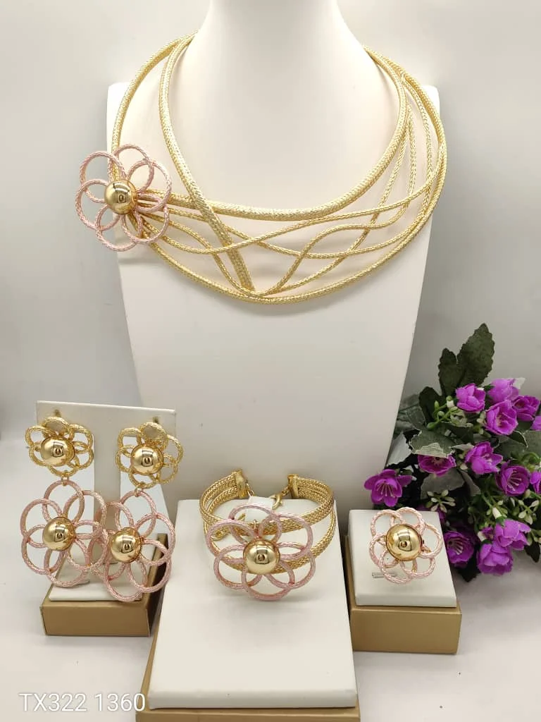 New In Gold Plated Woman Jewelry Set Luxurious Flower Necklace Earrings Elegant Woman Dinner and Wedding