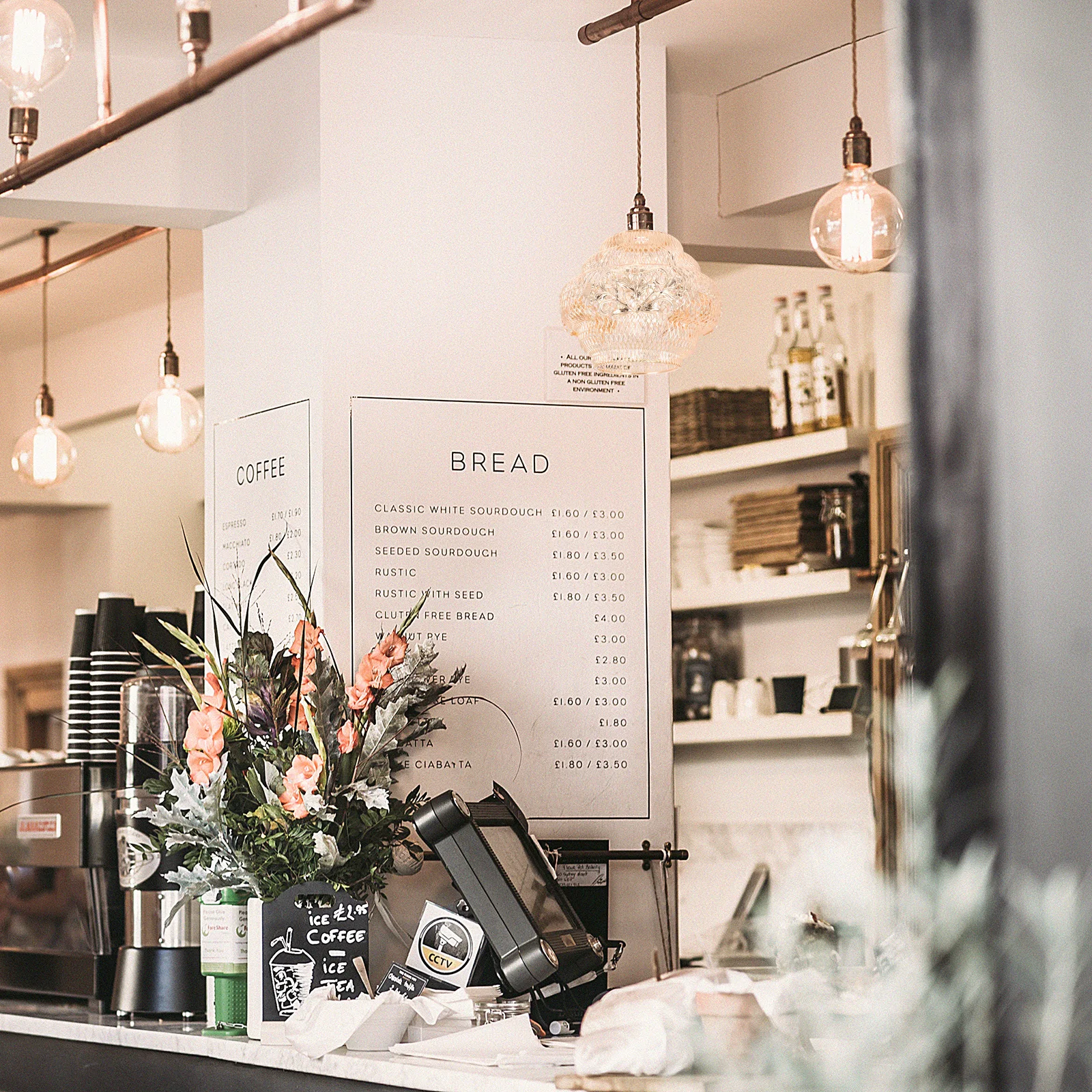 

1Pcs Iron Wire Lampshade Delicate Lantern Design Golden Metal Light Shell Softening Practical Iron Art Lampshade