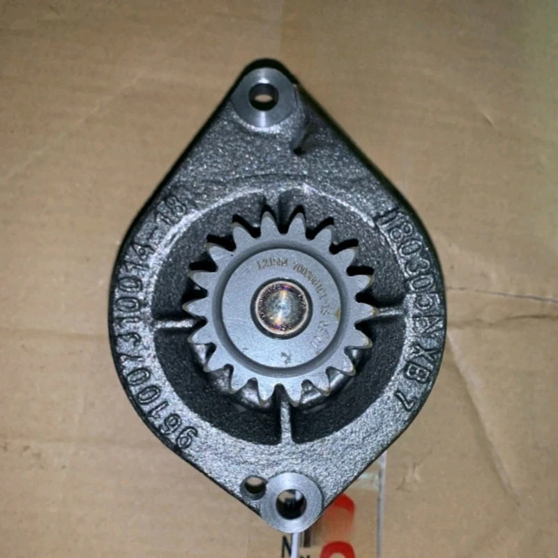 

Suitable for light truck Junling Shualing engine parts, Maisfu 3.2/4 engine water pump