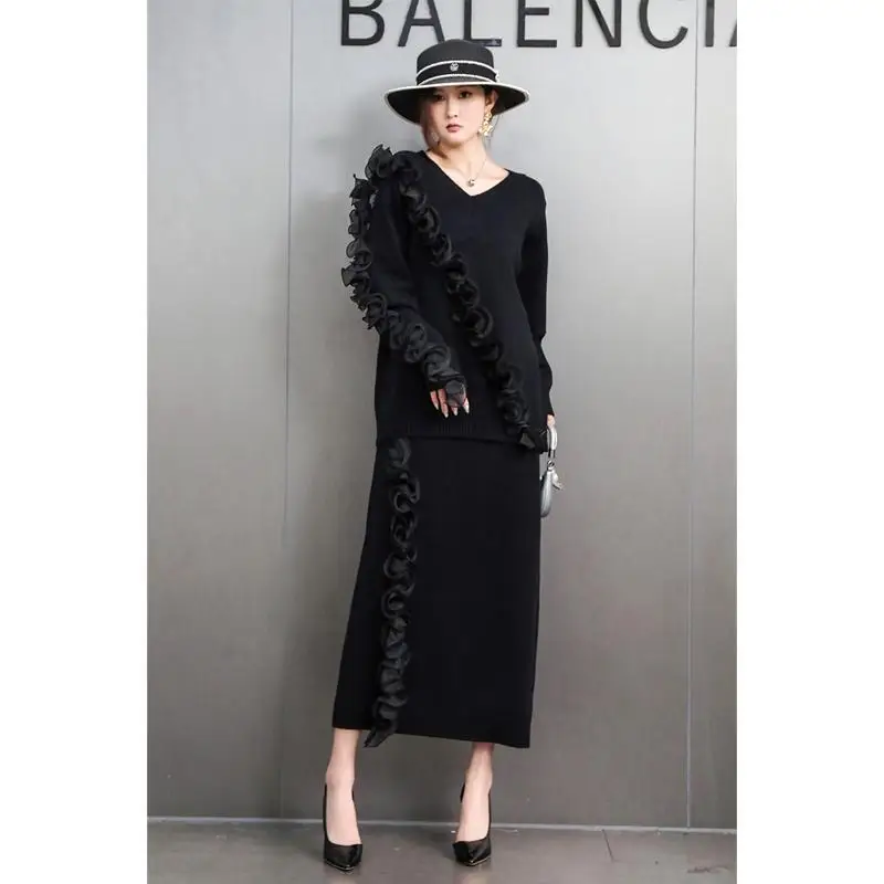 Niche Fashion Knitted Set For Women Spring 2025 New Featuring Heavy-duty Wood Ear Edge Sweater And A Half Skirt костюм женский