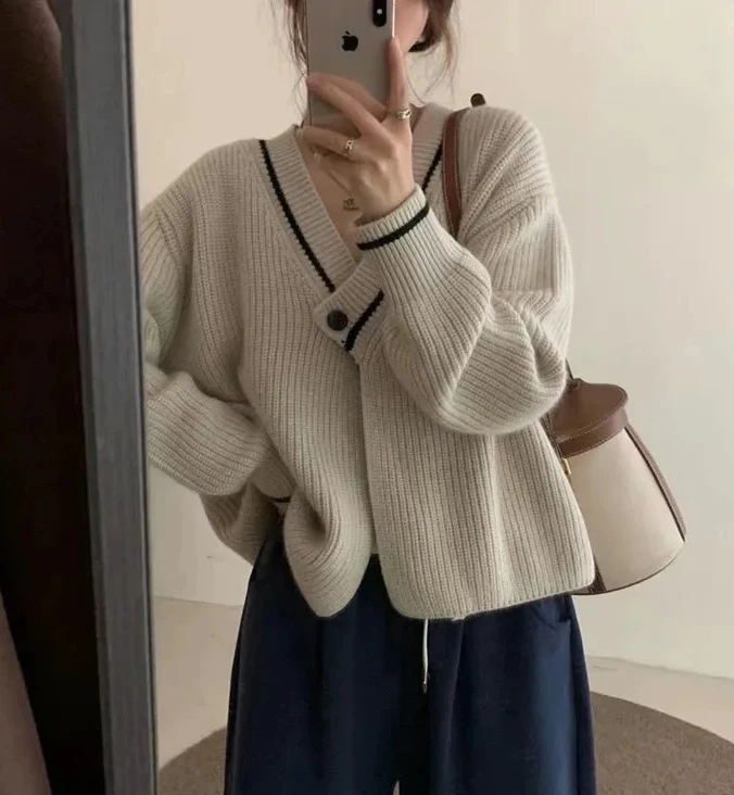 

V-Neck Knitted Cardigan Women's Slimming Splicing Design Bear Fur Open-Shirt Stylish