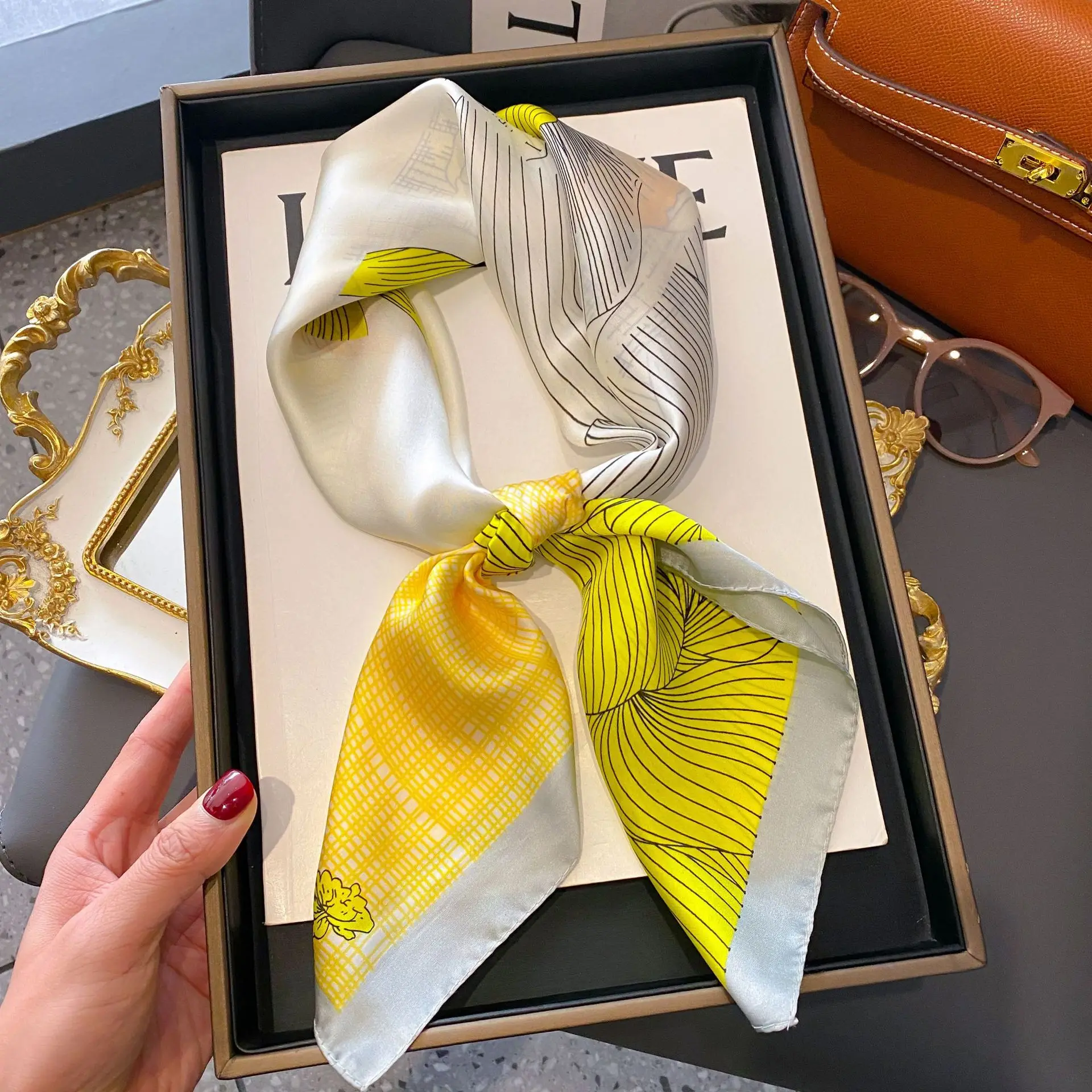 Luxus Design Seide Schal Quadrat Schal Für Frauen Satin Hijab Mode Wraps Halstuch Weibliche Haar Bands Band Stirnband Bandana – Detail 4