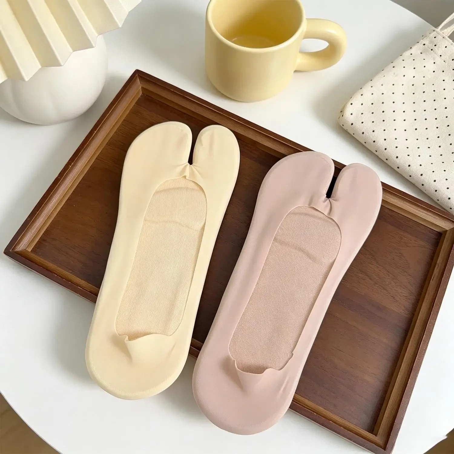 Schwammgepolsterte Zwei-Finger-Socken Unsichtbare Rutschfeste Niedrig Geschnittene Socken Einfarbig Bequem Atmungsaktiv Sommer Dünne Baumwoll-Tabi-Socken – Detail 11
