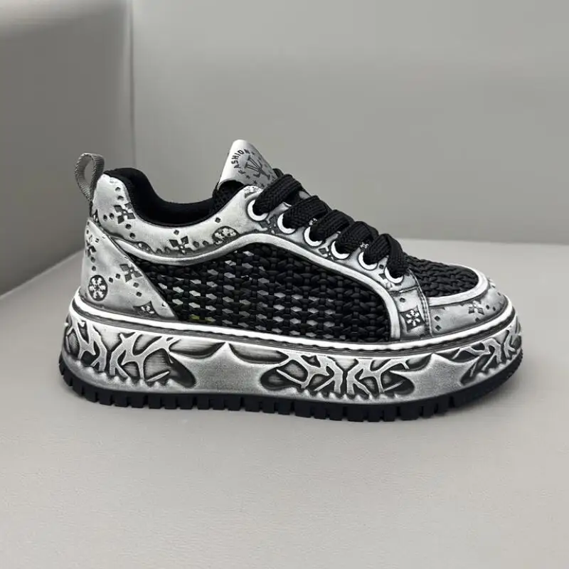 

Высокие мужские кроссовки на толстой подошве. Модная индивидуальная простая и универсальная молодежная повседневная обувь. Удобная прочная спортивная обувь.