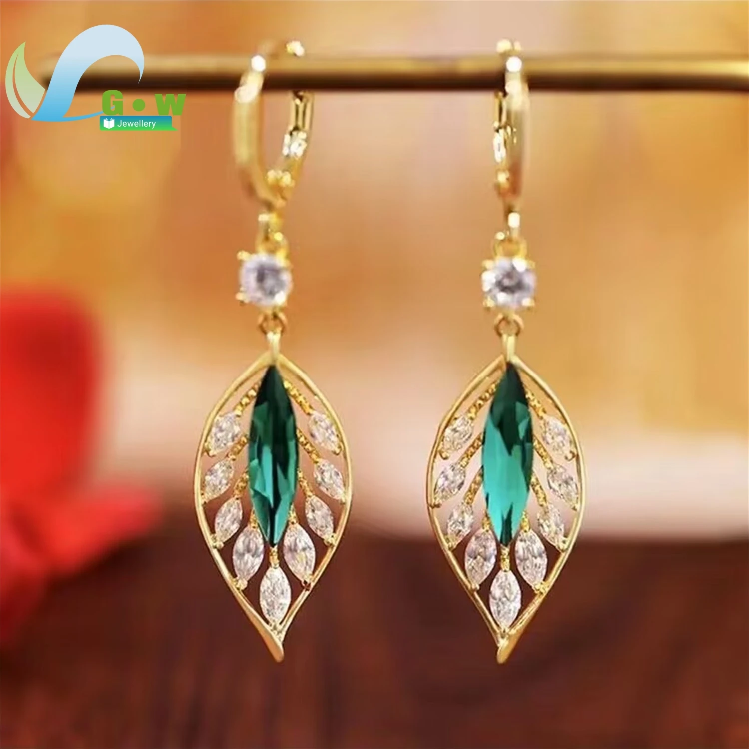 

Сверкающие зеленые длинные серьги с цирконием в форме листа для женщин, элегантные легкие роскошные модные ювелирные изделия премиум-класса, аксессуары, подарок