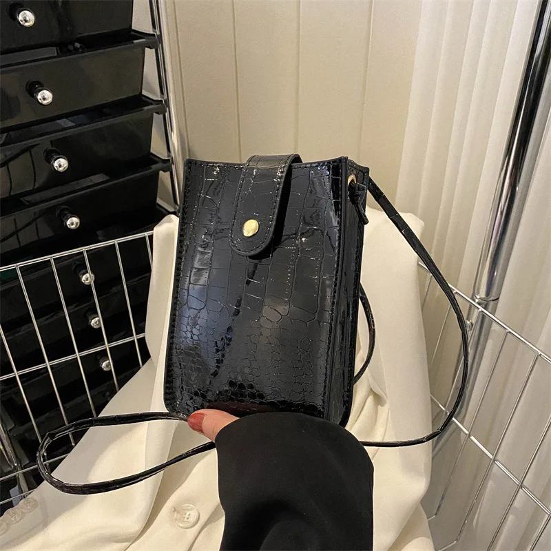 2026 Spring Summer Women Glossy Crocodile Pattern Shoulder Bag Fashion Crossbody Mobile Phone Bag image 2