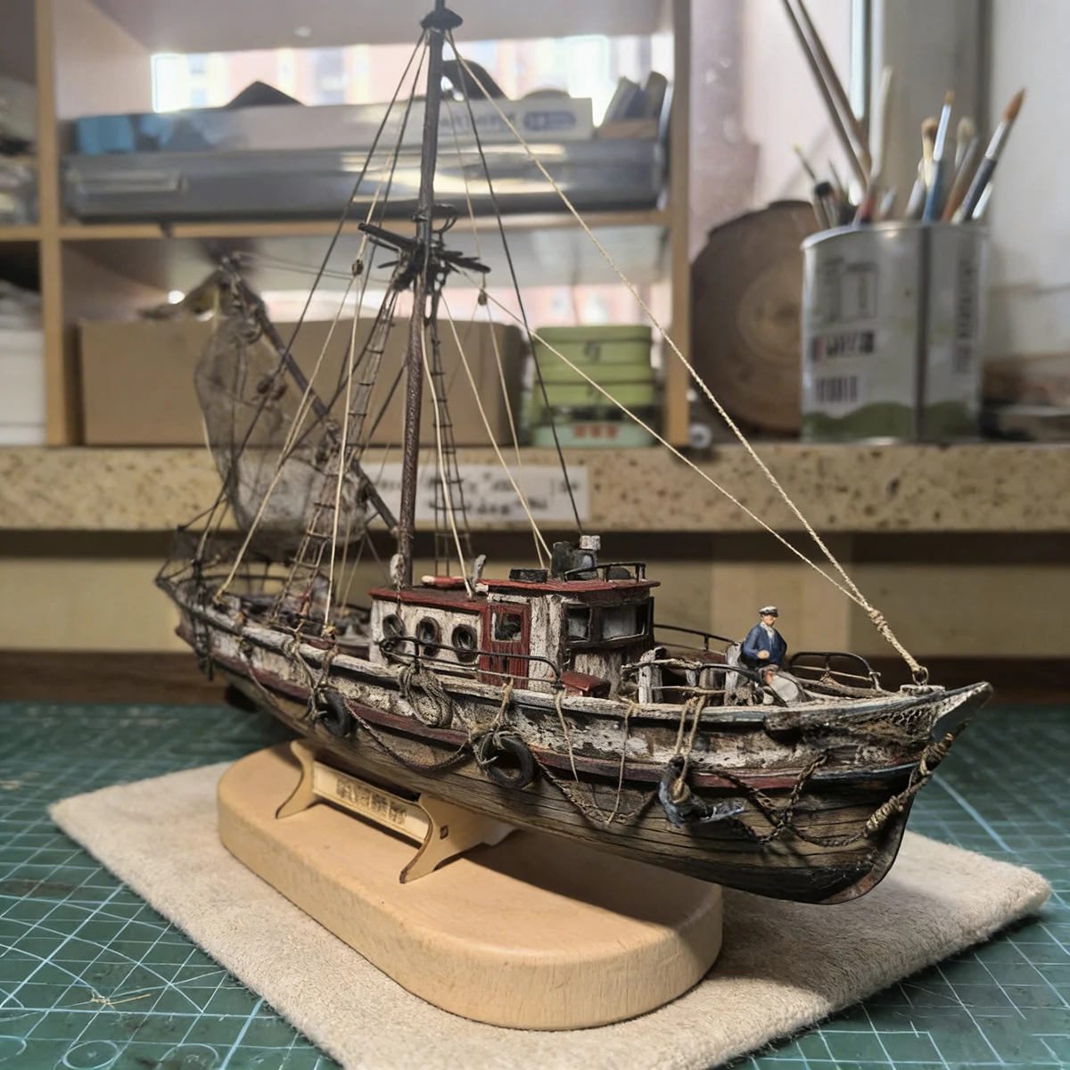 

1/66 Scale Naxos Fishing Boat Model 26cm Richly Detailed Weathered Design Ships Static Model Ship Toy Ornaments