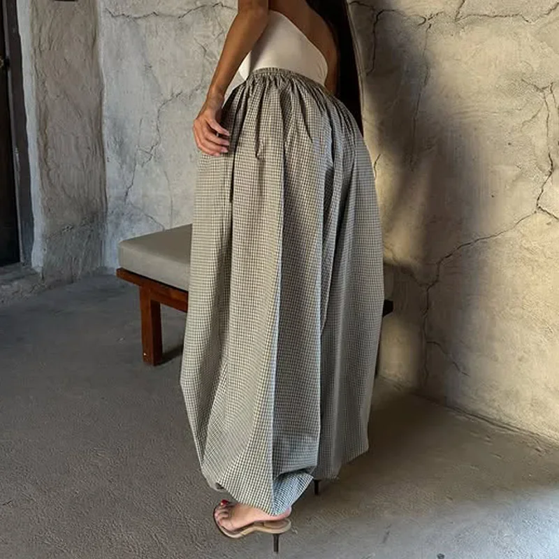 Рисунок 5 - Свободные брюки-фонарики в клетку с принтом для женщин