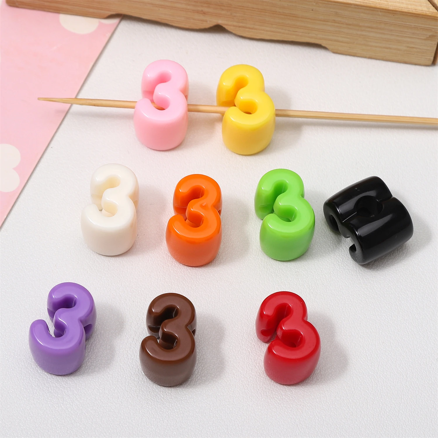 10Pcs Random Mixed Color Number Acrylic Beads 0-9 Shape Spacer Beads For Jewelry DIY Making Keychain Pendant Accessories