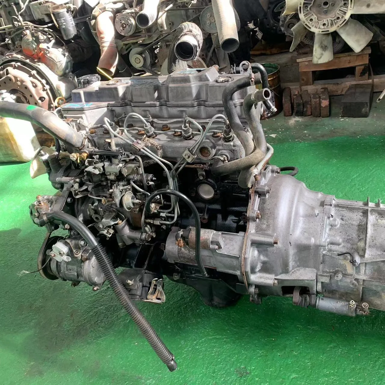 The Japanese 4M40T high quality used  engine is suitable for Jeep. Vans. Pickups.