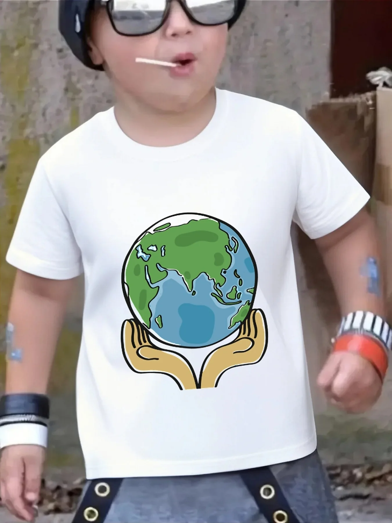 Hands Holding Earth Globe Cartoon Graphic Family Matching T Shirt Boys Girls Short Sleeve Summer Crew Neck Casual Tops