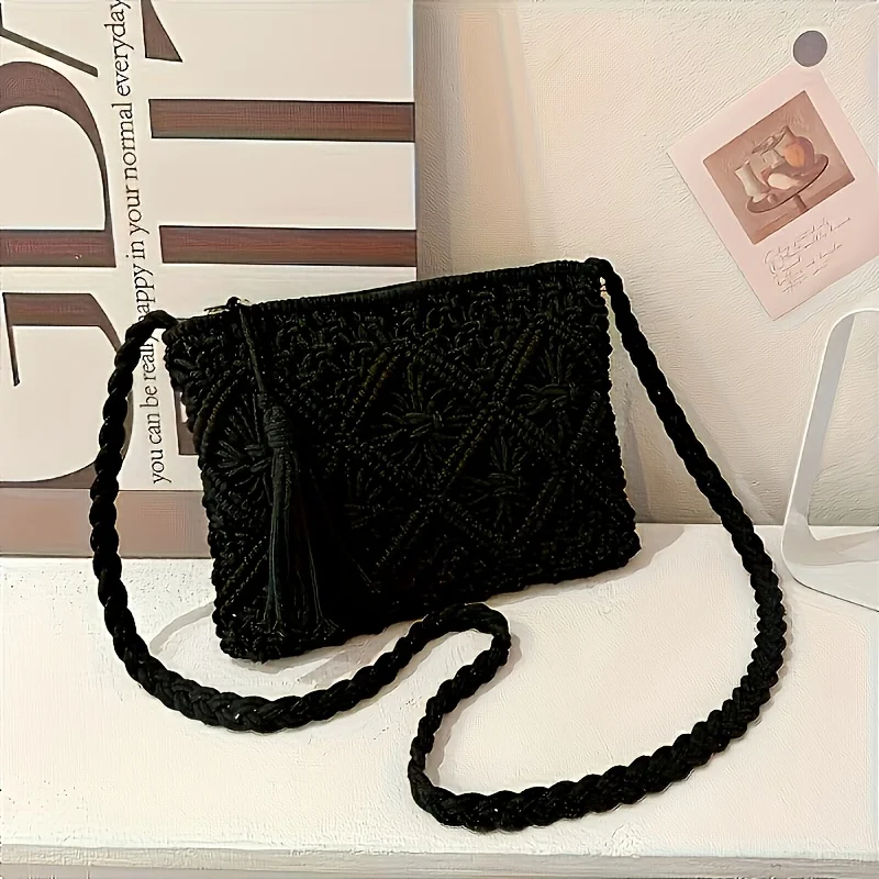 uma-bolsa-estilosa-de-ombro-para-mulheres-com-um-padrao-trancado-Unico-e-design-com-franjas-bolsa-transversal-trancada-retro-feita-a-mao