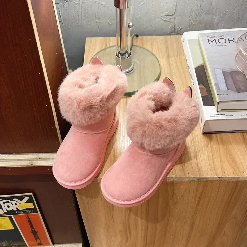 Stivali da neve per bambini con coniglio Nuovo inverno 2025 Scarpe in cotone morbido e caldo per bambini con stivali in pelle scamosciata comfort per ragazze dei ragazzi in peluche Stivale retrò da principessa