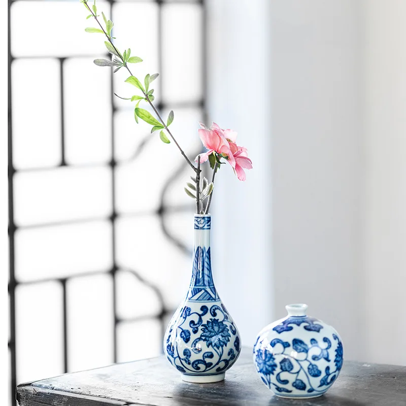 Jingdezhen Chinese blue and white Japanese Zen ceramic tabletop vase flower vase hand-painted decorative ornament gift