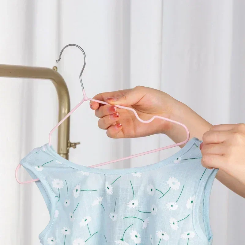 10 Stück 30cm Nahtlose Rutschfeste Kinderkleiderbügel, Geeignet zum Aufhängen von Kinderkleidung, Oberbekleidung, Hosen und Socken – Detail 8