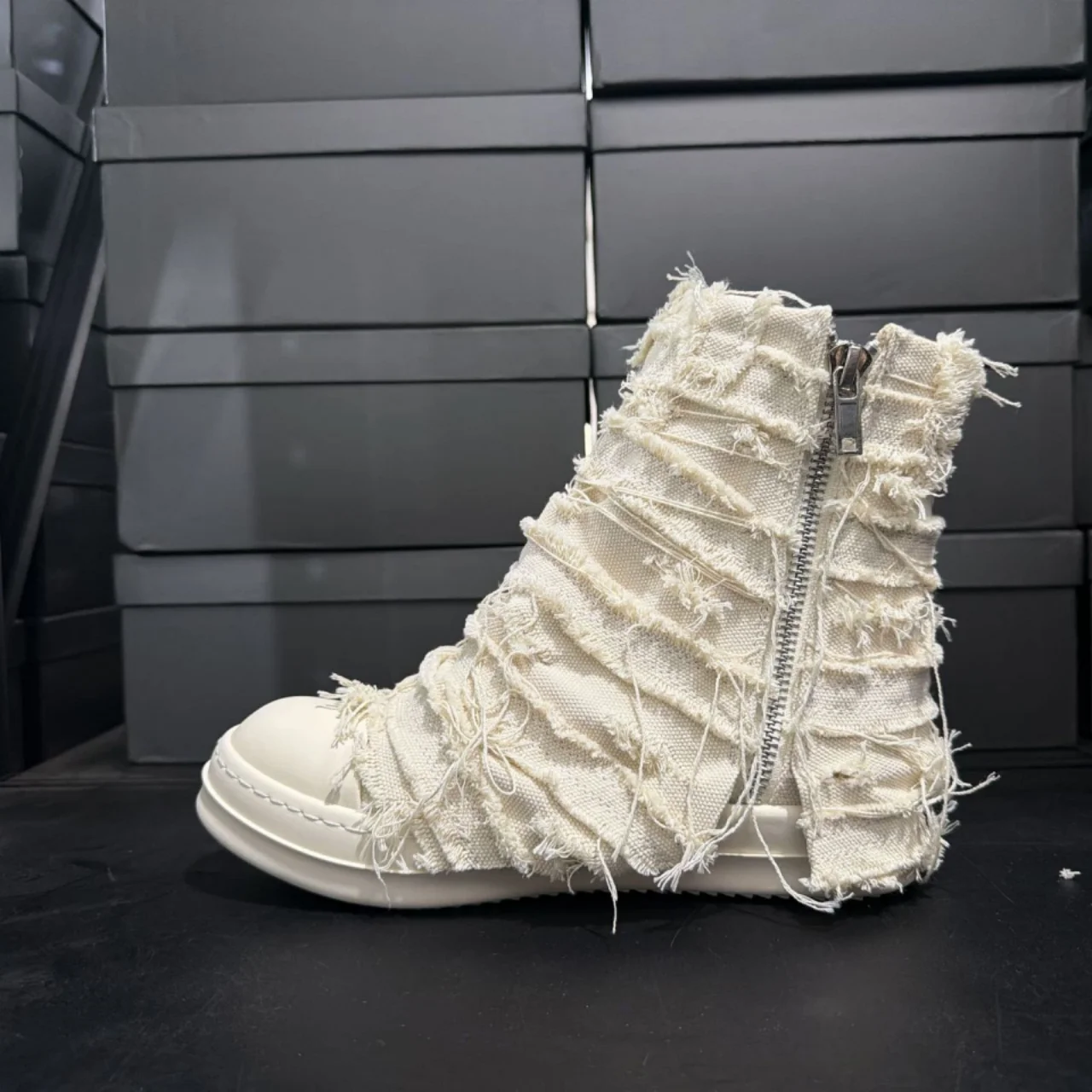 Vintage Black Canvas High Top Sneakers 26ss Riband Tassel Design Casual Shoes Men Women Ankle Boots  Luxury Style Flat Shoe
