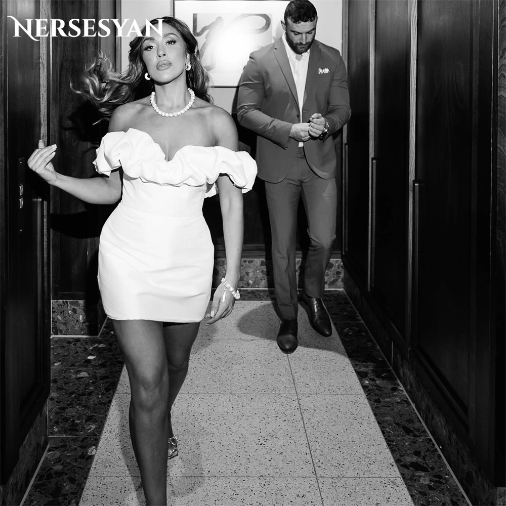 

Nersesyan Sexy Mini Wedding Dresses Bodycon Ruched Off Shoulder Elastic Satin Bridal Gowns Backless Sleeveless Bride Dress 2024