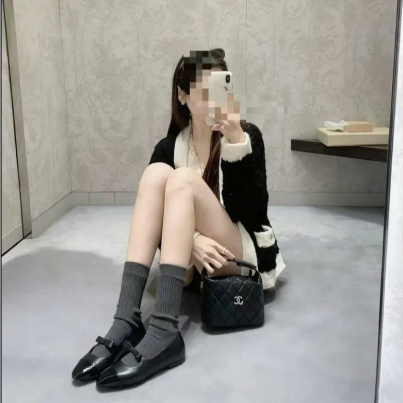 2026年シープスキンフラットボトムジェーンズレディースシューズ、ボウノットスクエアヘッドデザイン、快適なローヒールラバーソールフットウェア