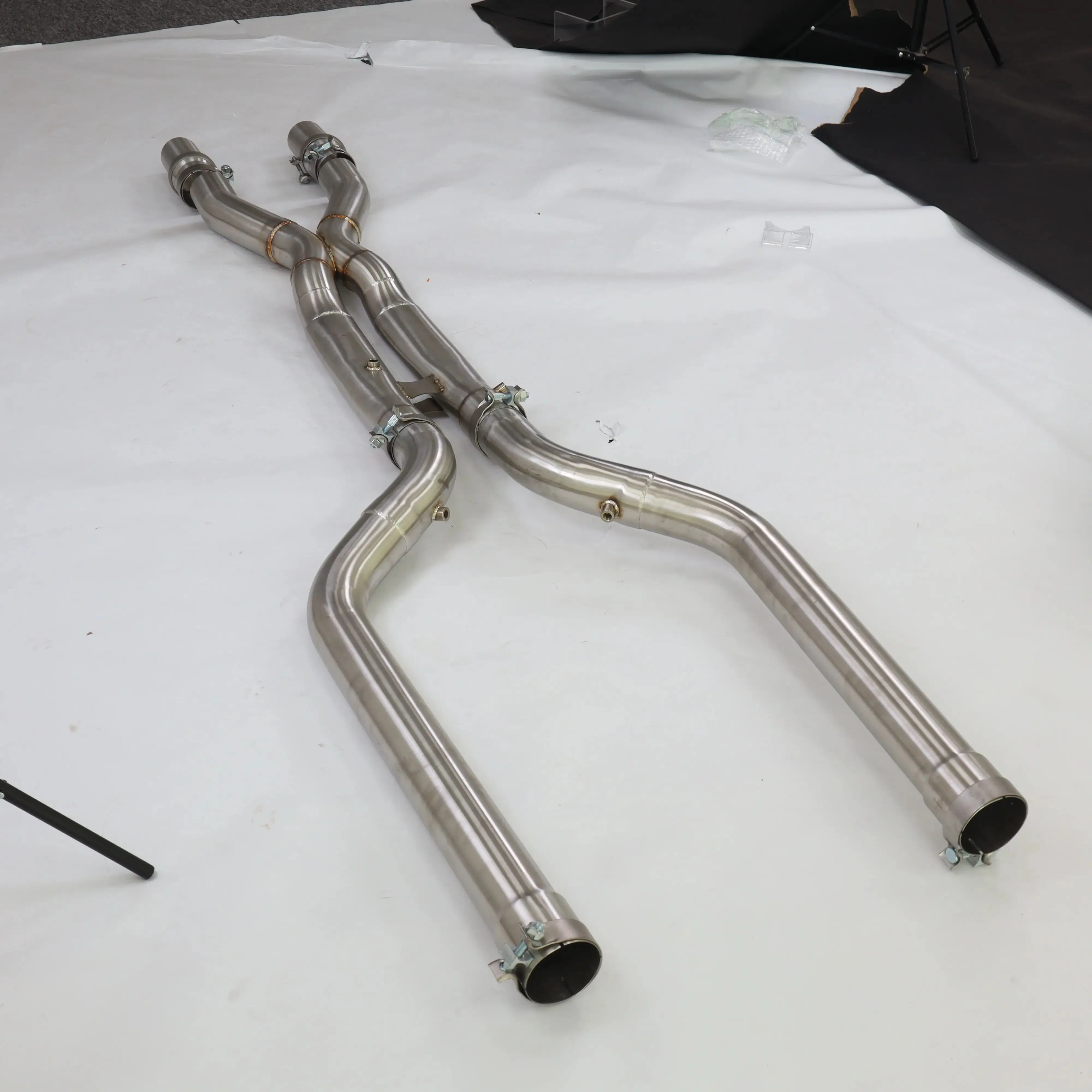 Stainless steel mid-section exhaust system for BMW M8 Competition - Performance upgrade, high quality