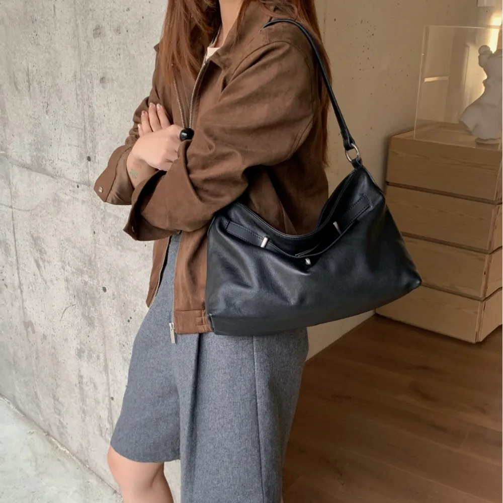 

New Large-capacity Versatile Tote Bag, Personalized Fashion and Leisure Shoulder Underarm Bag, High-end Commuter Messenger Bag