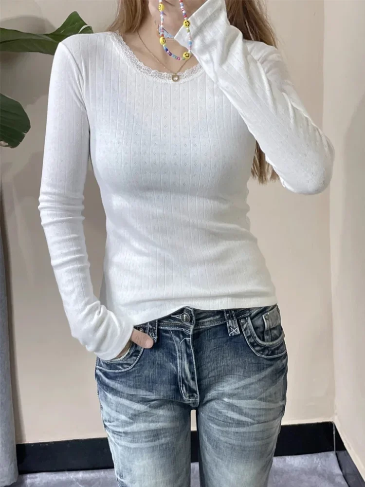 เสื้อยืดแขนยาวทรงเข้ารูป คอโอ แต่งลูกไม้สไตล์วินเทจสีขาว Y2K สำหรับผู้หญิง เสื้อท็อปหวานๆ แบบเรียบง่าย